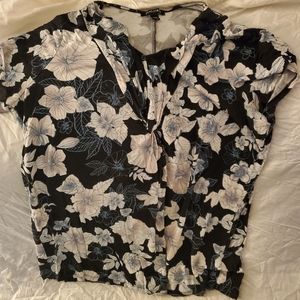 Roz & Ali 1x black and blue floral gently worn top